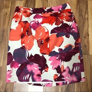 LOFT floral pencil skirt -E3